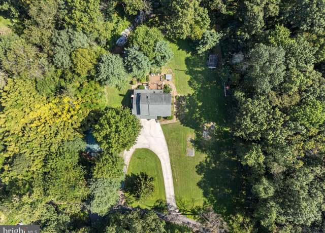 Property at 15 Oriole Ln, Reading, PA 19606, 4 beds, 2.5 baths
