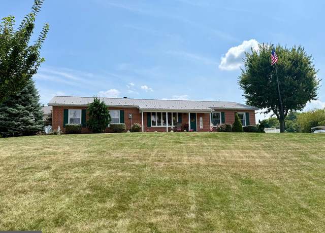 Property at 20 Warwick Ct, Chambersburg, PA 17201, 3 beds, 2.5 baths
