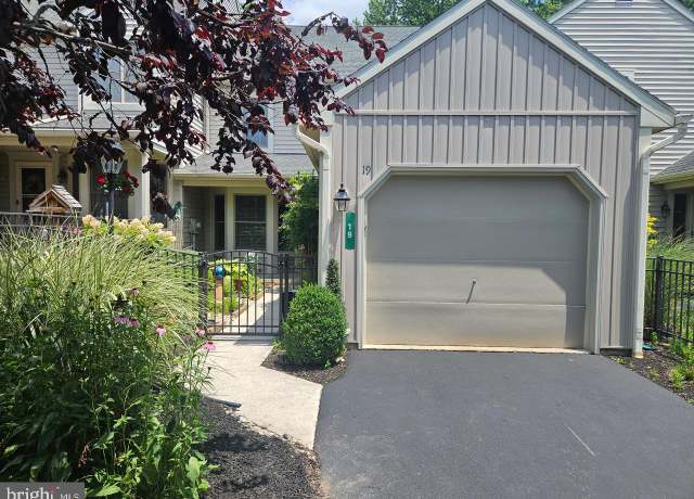 Property at 19 Shybrook Ct, Elizabethtown, PA 17022, 3 beds, 2.5 baths