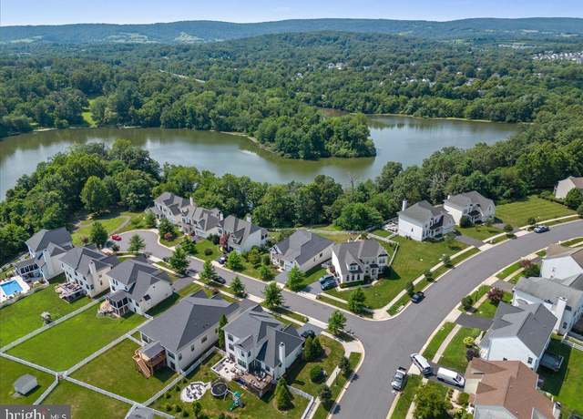 Property at 35946 Shrewsbury Ct, Round Hill, VA 20141, 3 beds, 2 baths