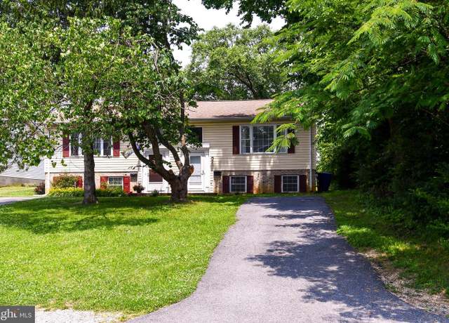 Property at 327 W 9th St, Front Royal, VA 22630, 3 beds, 2 baths