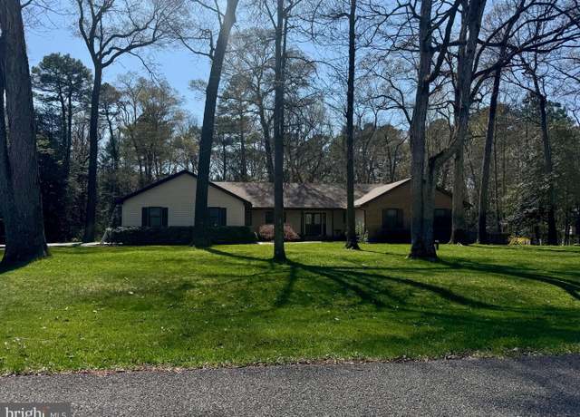 Property at 8 Woodland Dr, Seaford, DE 19973, 4 beds, 2.5 baths