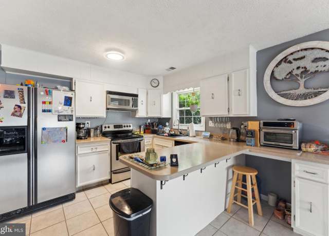 Property at 610 University Dr, Waldorf, MD 20602, 4 beds, 2 baths