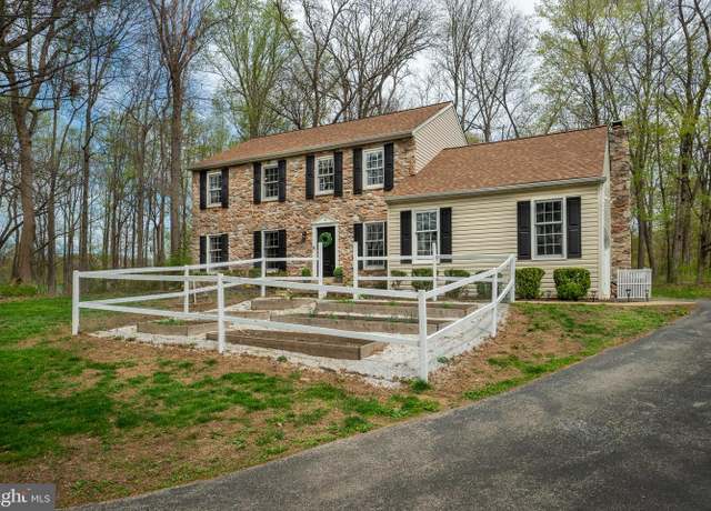 Property at 10 N Wertz Ln, Glenmoore, PA 19343, 4 beds, 2.5 baths