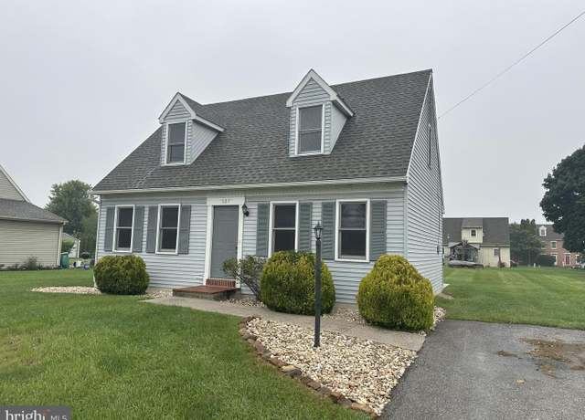 Property at 527 Woodstock Rd, Chambersburg, PA 17201, 4 beds, 1 bath
