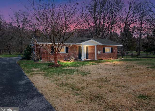 Property at 5737 Swamp Circle Rd, Deale, MD 20751, 2 beds, 1.5 baths