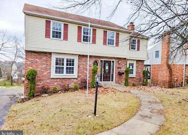 Property at 2899 Oneil Dr, Bethel Park, PA 15102, 4 beds, 2.5 baths