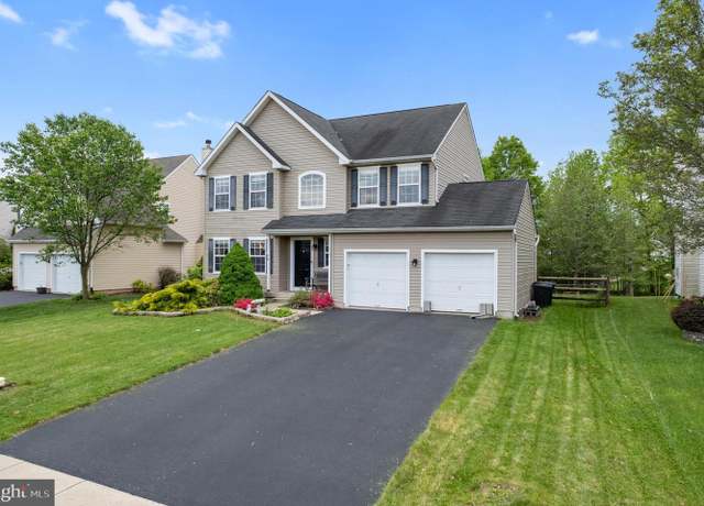 Property at 1074 Spring Meadow Dr, Quakertown, PA 18951, 4 beds, 3 baths