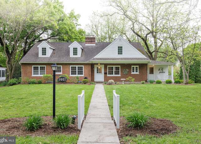 Property at 1228 Wheatland Ave, Lancaster, PA 17603, 4 beds, 3 baths