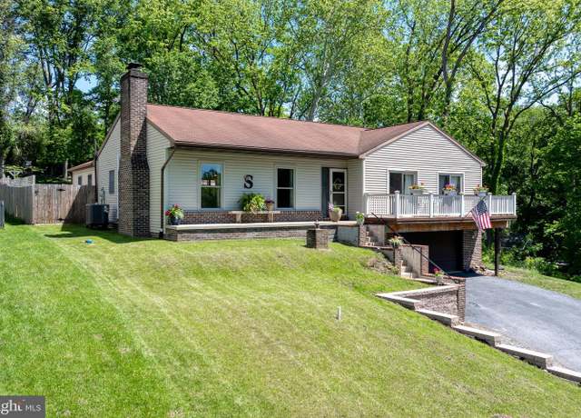 Property at 105 Stonewyck Dr, Lancaster, PA 17603, 4 beds, 2 baths
