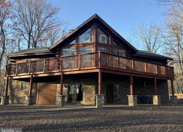 Property at 720 Turnberry Ln, Hazleton, PA 18202, 3 beds, 2.5 baths