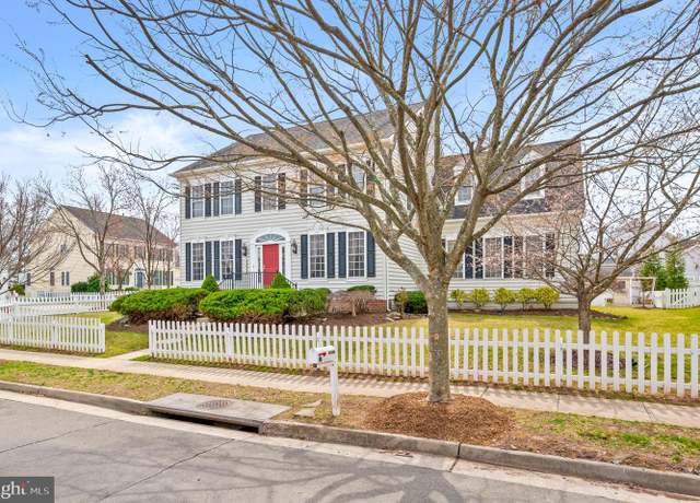 Property at 20453 Peckham St, Ashburn, VA 20147, 4 beds, 4.5 baths