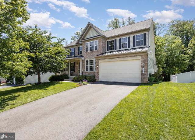 Property at 21 Berea Knolls Dr, Fredericksburg, VA 22406, 5 beds, 3.5 baths