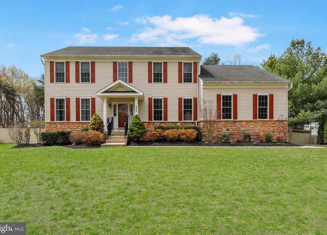 Property at 542 Hartford Rd, Mount Laurel, NJ 08054, 4 beds, 2.5 baths