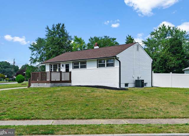 Property at 205 S Garden Blvd, Beverly, NJ 08010, 4 beds, 1 bath