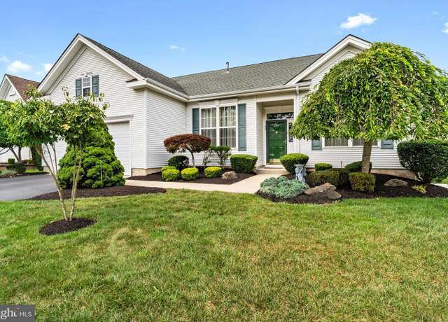 Property at 33 Silver Lake Dr, Barnegat, NJ 08005, 3 beds, 2.5 baths