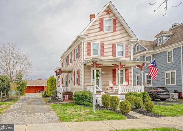 Property at 25 Dickinson St, Woodstown, NJ 08098, 3 beds, 1 bath