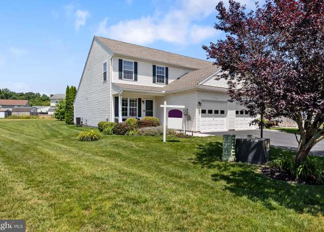 Property at 136 Cedarfield Dr, Gettysburg, PA 17325, 3 beds, 2.5 baths