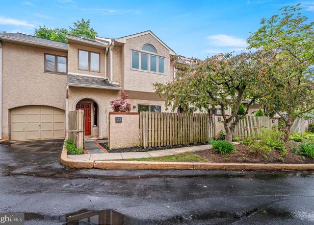 Property at 22 Greythorne Woods Cir, Wayne, PA 19087, 3 beds, 2.5 baths
