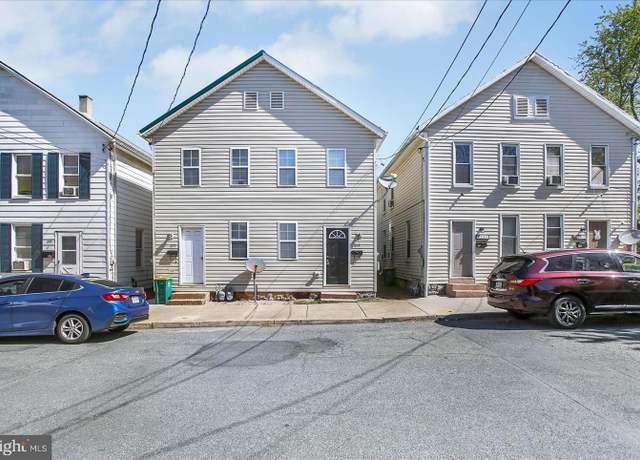 Property at 257 E Garfield St, Chambersburg, PA 17201, 3 beds, 1.5 baths