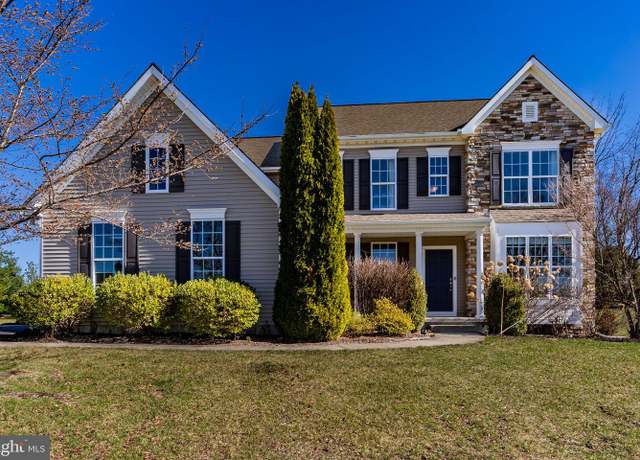 Property at 902 Kavanagh Cir, Red Lion, PA 17356, 4 beds, 3.5 baths