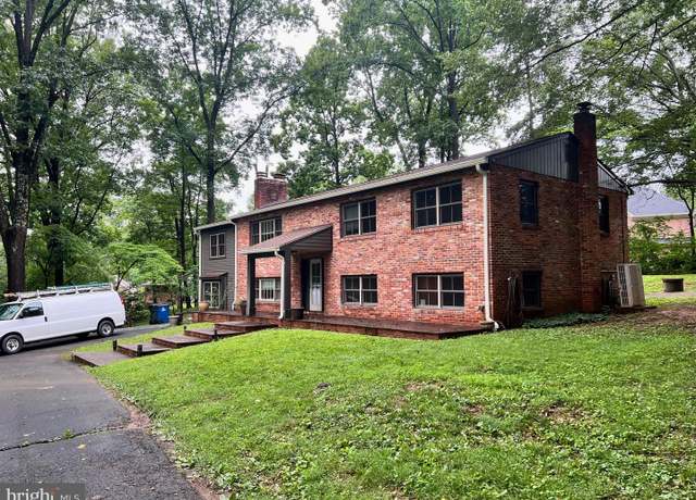 Property at 10432 Miller Rd, Oakton, VA 22124, 4 beds, 3.5 baths