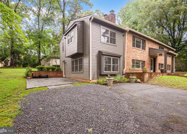 Property at 10432 Miller Rd, Oakton, VA 22124, 4 beds, 3.5 baths