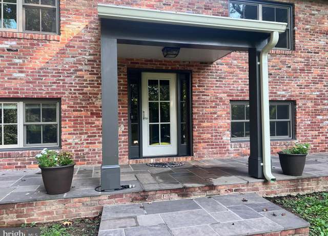 Property at 10432 Miller Rd, Oakton, VA 22124, 4 beds, 3.5 baths