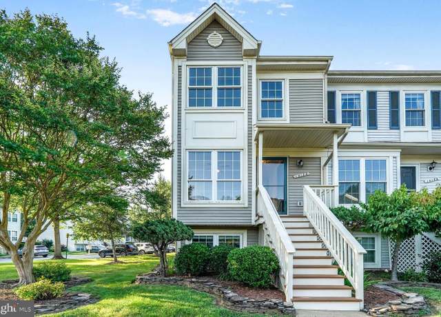 Property at 14188 Autumn Cir, Centreville, VA 20121, 3 beds, 3.5 baths