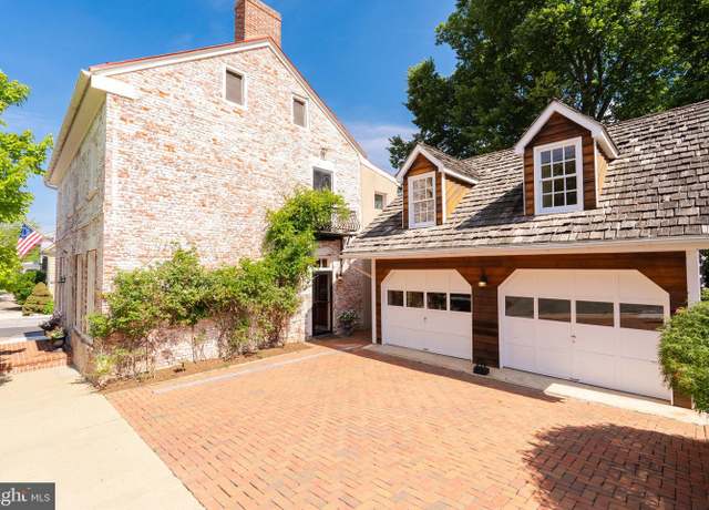 Property at 301 E German St, Shepherdstown, WV 25443, 5 beds, 4 baths