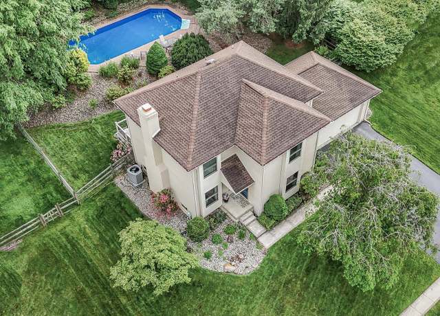 Property at 25 Hayloft Cir, Wilmington, DE 19808, 4 beds, 2.5 baths