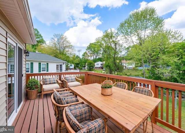 Property at 7103 Avesbury Ln, Glen Burnie, MD 21061, 4 beds, 2.5 baths