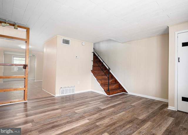 Property at 2033 Kelmore Rd, Dundalk, MD 21222, 3 beds, 1 bath