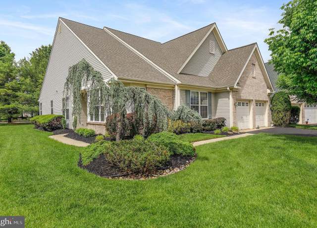 Property at 14 Poinsettia Ln, Marlton, NJ 08053, 2 beds, 2 baths