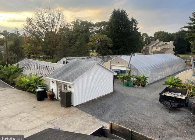 Property at 194 Clementon Rd, Berlin, NJ 08009, 4 beds, 2 baths