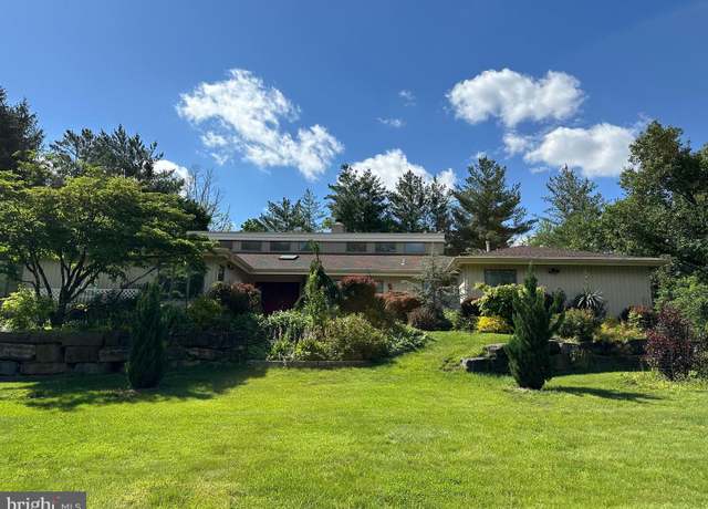 Property at 12 Oak Pl, Princeton, NJ 08540, 3 beds, 3.5 baths