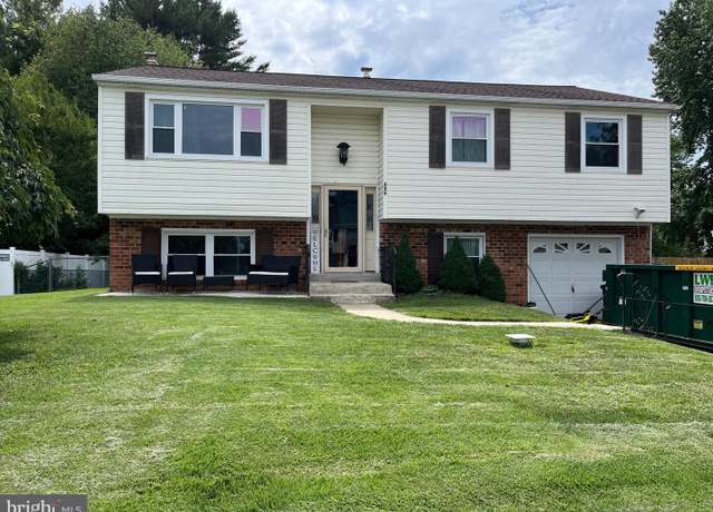 Property at 696 Boxwood Dr, Aston, PA 19014, 4 beds, 1.5 baths