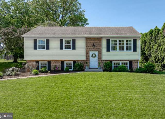 Property at 2436 Ellendale Dr, Lancaster, PA 17602, 3 beds, 2.5 baths