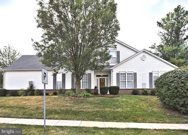 Property at 2 Newbury Way, Lansdale, PA 19446, 2 beds, 2 baths