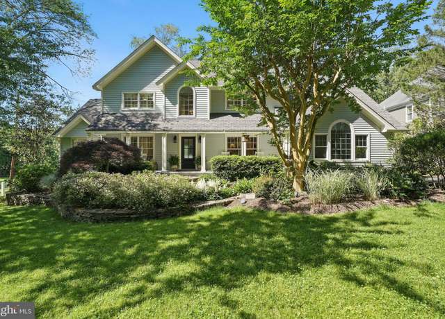 Property at 9058 Jeffery Rd, Great Falls, VA 22066, 6 beds, 4 baths