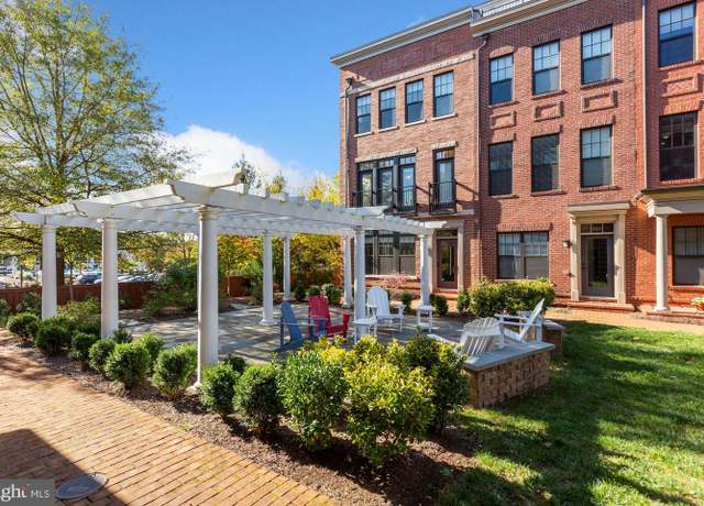 Property at 426 Ironsides Sq SE, Leesburg, VA 20175, 4 beds, 4.5 baths