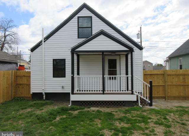 Property at 320 Minquadale Blvd, New Castle, DE 19720, 3 beds, 1 bath