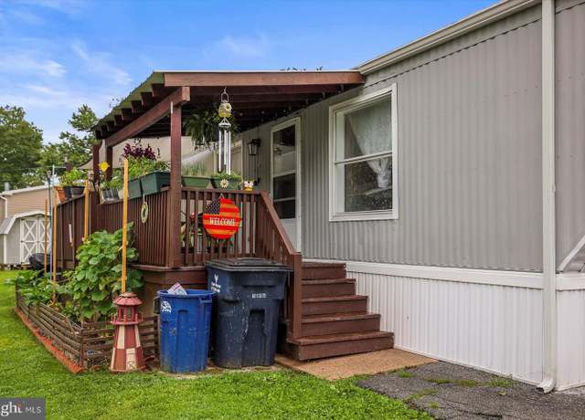 Property at 16 Earl Ln, Lititz, PA 17543, 3 beds, 1 bath