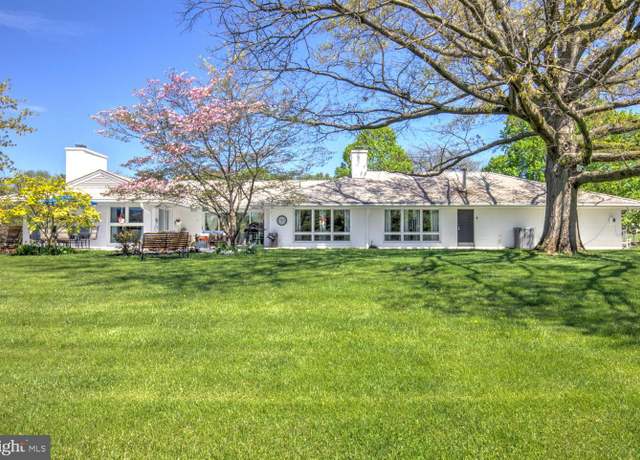 Property at 1800 Fieldcrest Rd, Lebanon, PA 17042, 5 beds, 3.5 baths