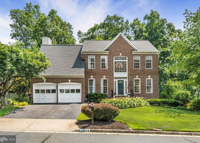 Property at 14519 Picket Oaks Rd, Centreville, VA 20121, 4 beds, 3 baths