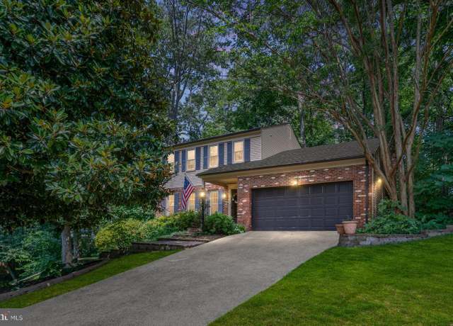 Property at 15685 Thistle Ct, Dumfries, VA 22025, 4 beds, 3.5 baths