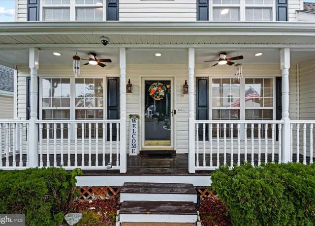 Property at 12 Lakeside Dr, Stafford, VA 22554, 4 beds, 3.5 baths