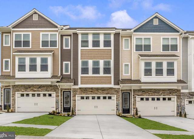 Property at 520 Bartholomew Dr, Waynesboro, PA 17268, 3 beds, 2.5 baths