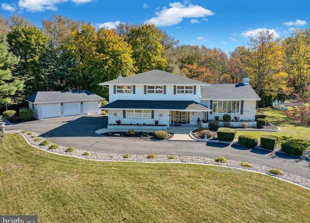 Property at 333 W Arch St, Frackville, PA 17931, 4 beds, 3 baths