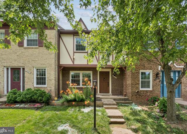 Property at 14855 Leicester Ct, Centreville, VA 20120, 3 beds, 3 baths